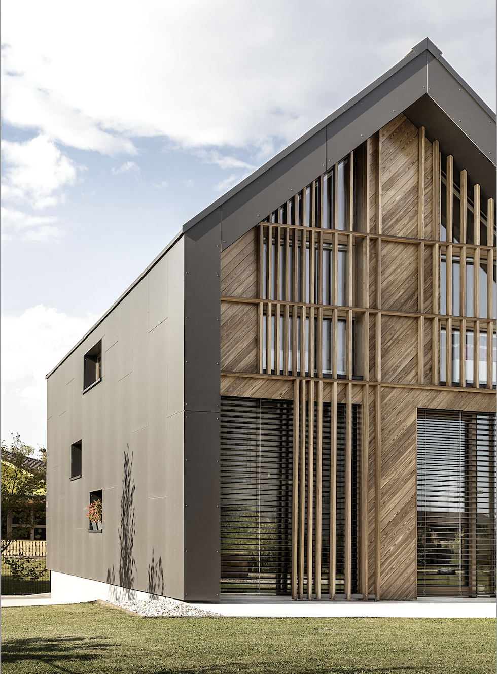 Maison moderne en bois et métal contemporaine